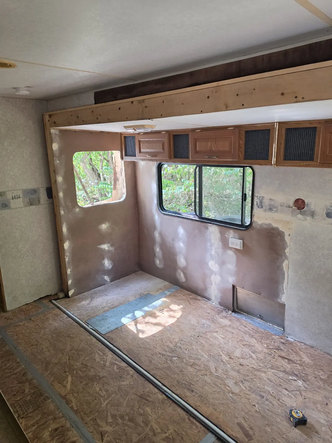 Camper restoration photo 39
